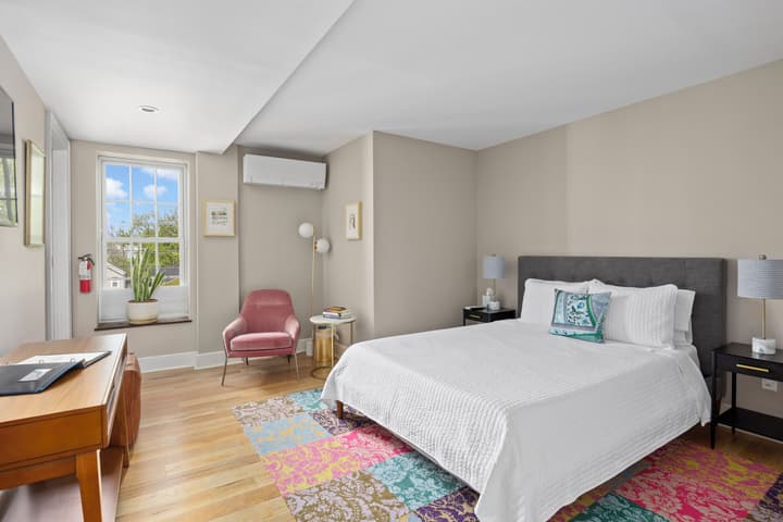 Howard Hotel