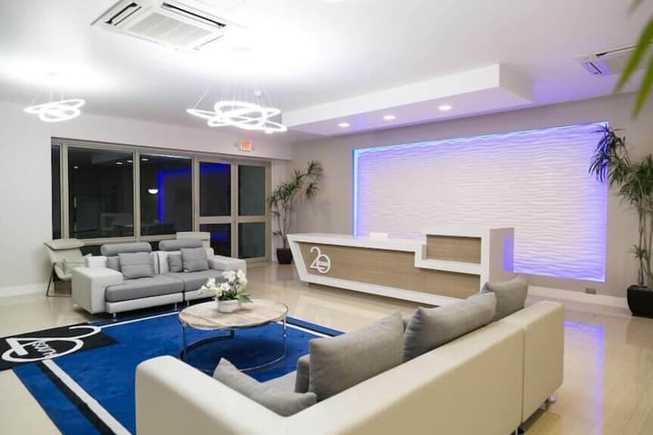 Apartment with roof top pool