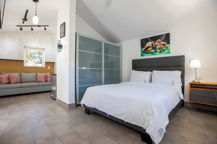Villa Twelve27