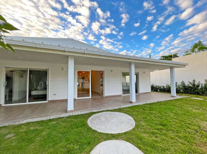 Zaba Beach House