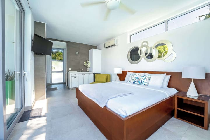 Beachside Villa, Amazing Views, Hotel Amenities v5