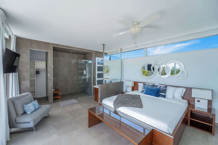 Beachside Villa, Amazing Views, Hotel Amenities v5