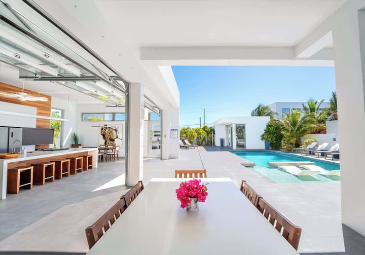 Beachside Villa, Amazing Views, Hotel Amenities v5