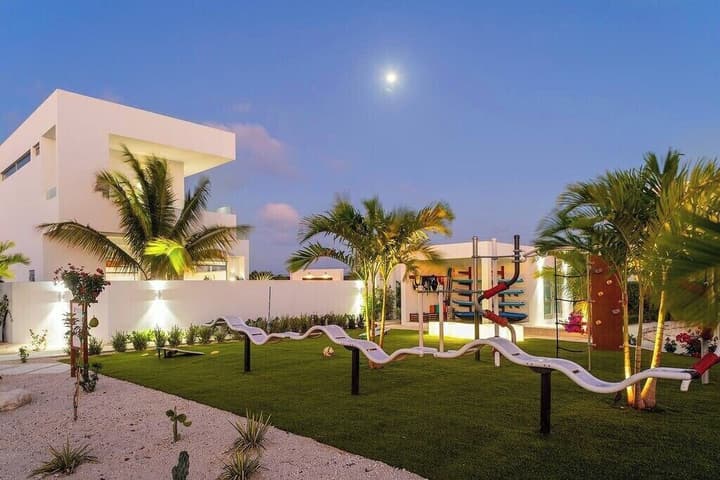 Beachside Villa, Amazing Views, Hotel Amenities v5