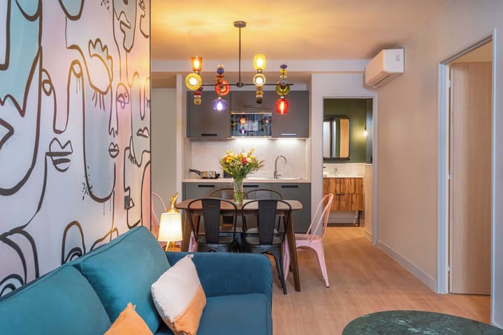West Paris Suite