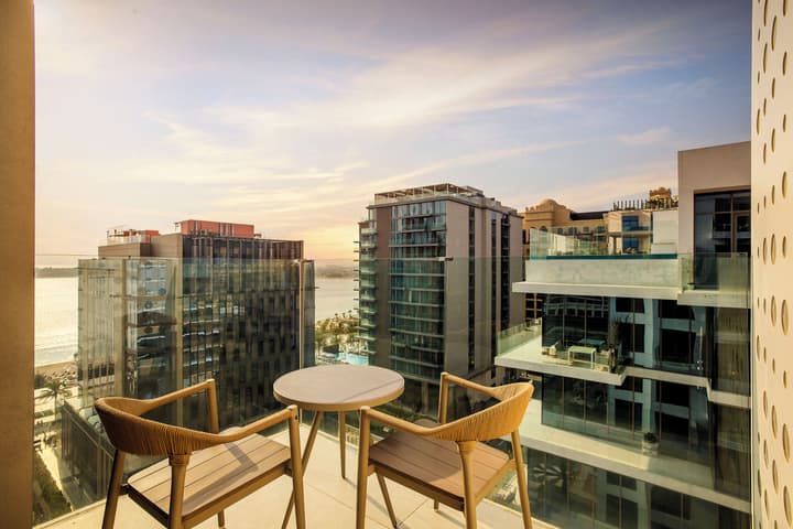 Tumbi Hotel Dubai The Palm, Tapestry Collection by Hilton