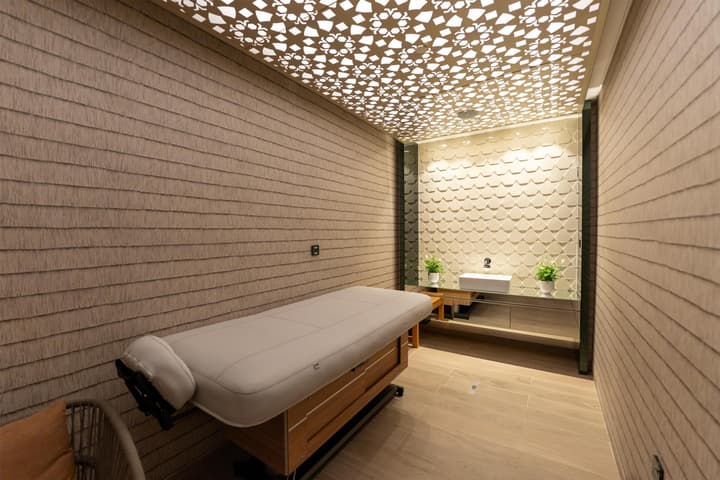 Tumbi Hotel Dubai The Palm, Tapestry Collection by Hilton