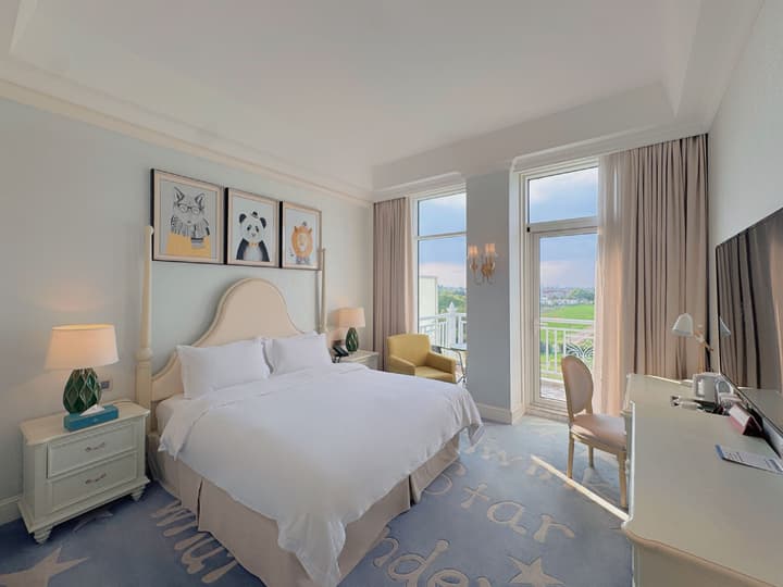 NARADA RESORT SHANGHAI  HOTEL Disney Store
