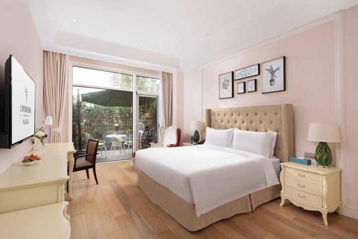 NARADA RESORT SHANGHAI  HOTEL Disney Store