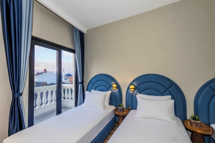 Nenessa Airport Hotel