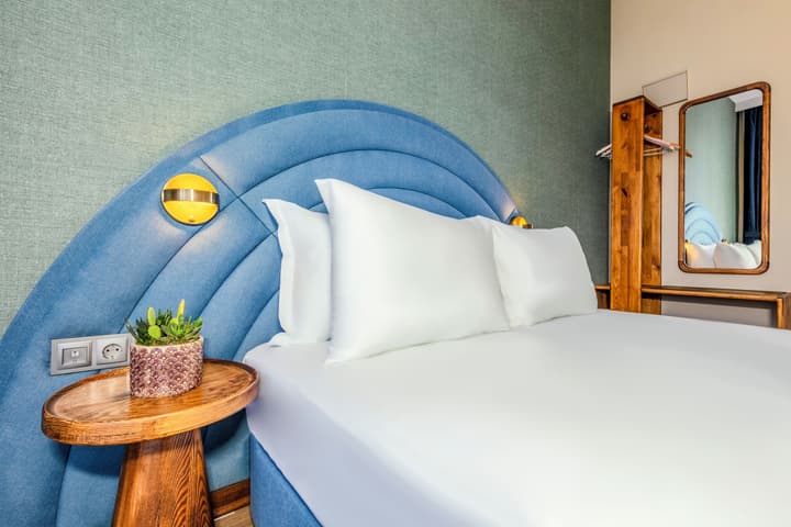 Nenessa Airport Hotel