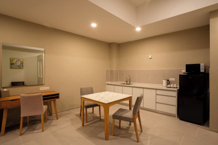 Zenith Suites Cameron