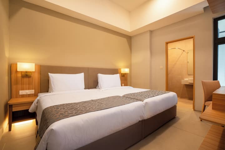 Zenith Suites Cameron