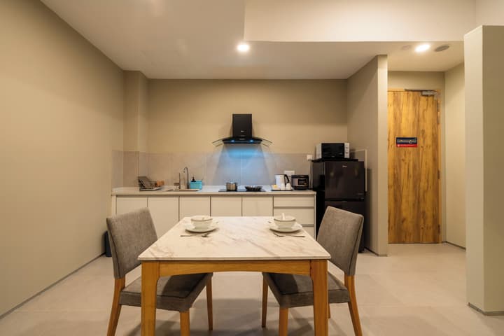 Zenith Suites Cameron