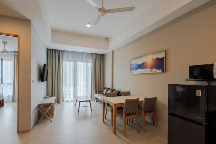 Zenith Suites Cameron