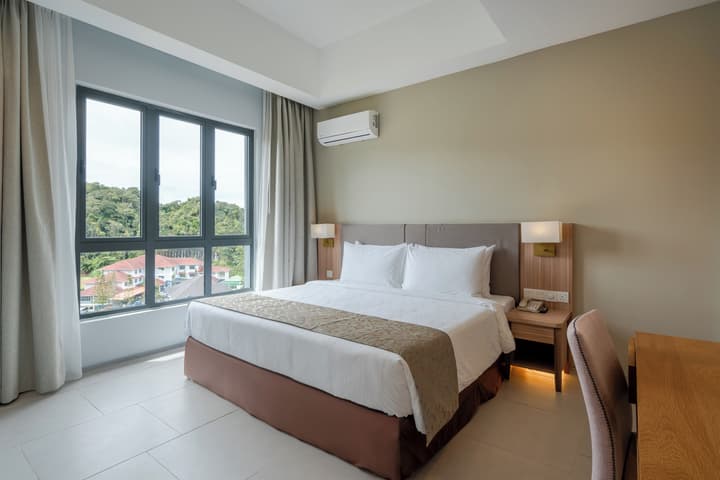 Zenith Suites Cameron