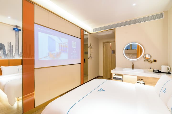 Dequan Luxury JingGuang Hotel
