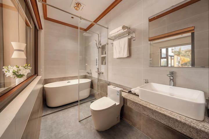 Tam Coc Center Luxury Hotel & Villa