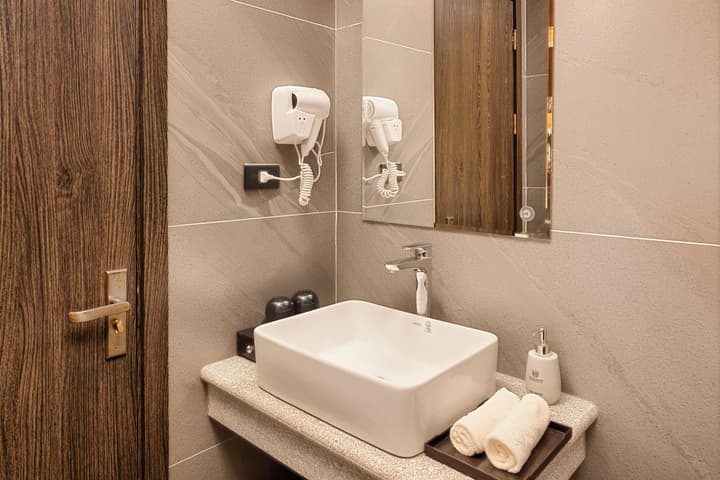 Tam Coc Center Luxury Hotel & Villa