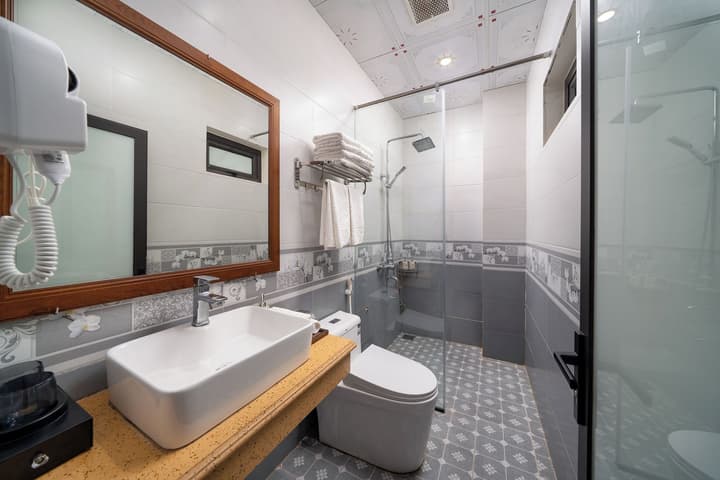 Tam Coc Center Luxury Hotel & Villa