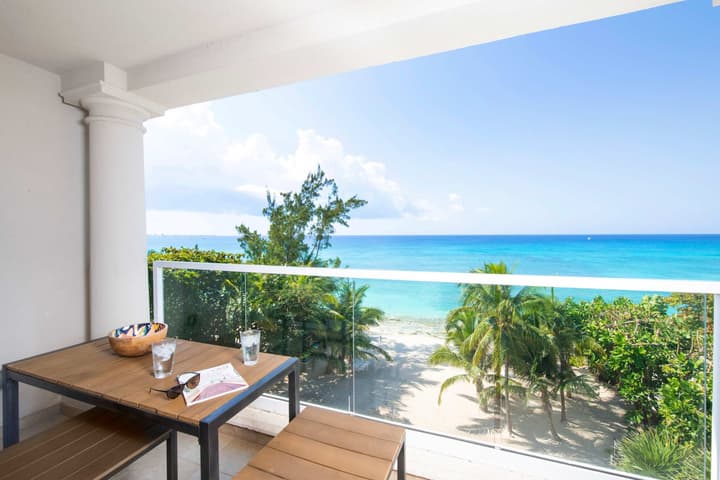 Seabreeze 8 - Luxury 4-bedroom on Seven Mile Beach