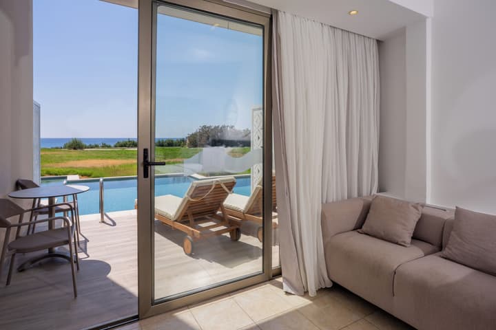 Paralos Rodos Lifestyle