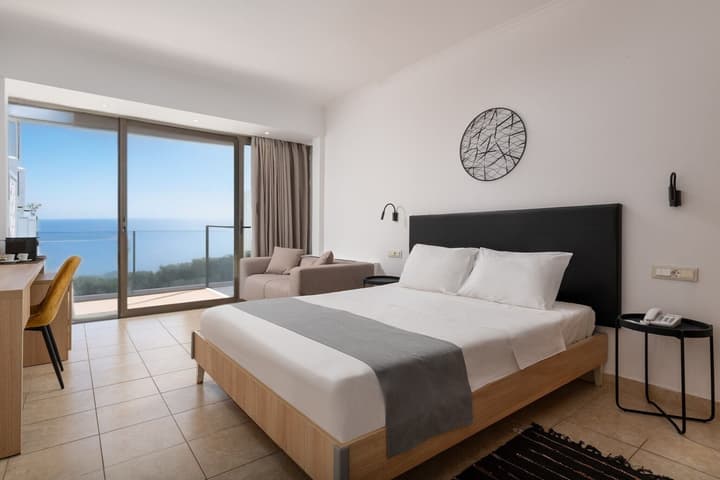 Paralos Rodos Lifestyle