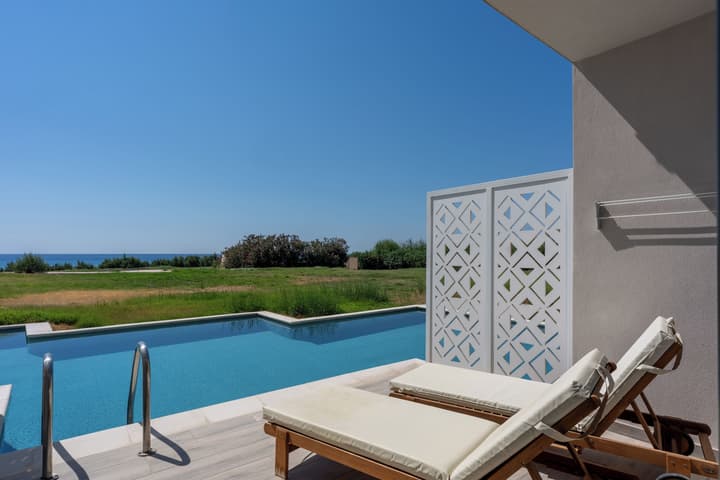 Paralos Rodos Lifestyle