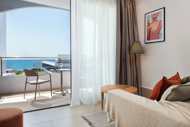 Paralos Rodos Lifestyle