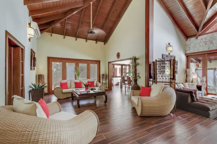 Two Luxury Villas in Cocotal for Large Groups – With Jacuzzi, Pools, Gym