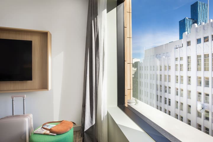 Holiday Inn Melbourne Bourke Street Mall by IHG