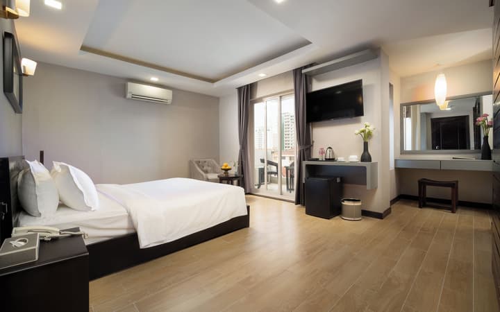 F L G Hotel