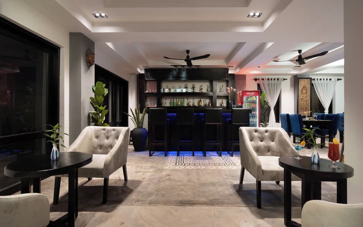 F L G Hotel