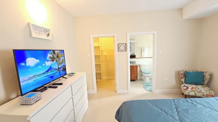 Sunny-shore Hideaway