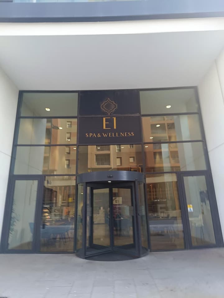 E1 18th Floor Studios - Scenic Sea & Beach Views