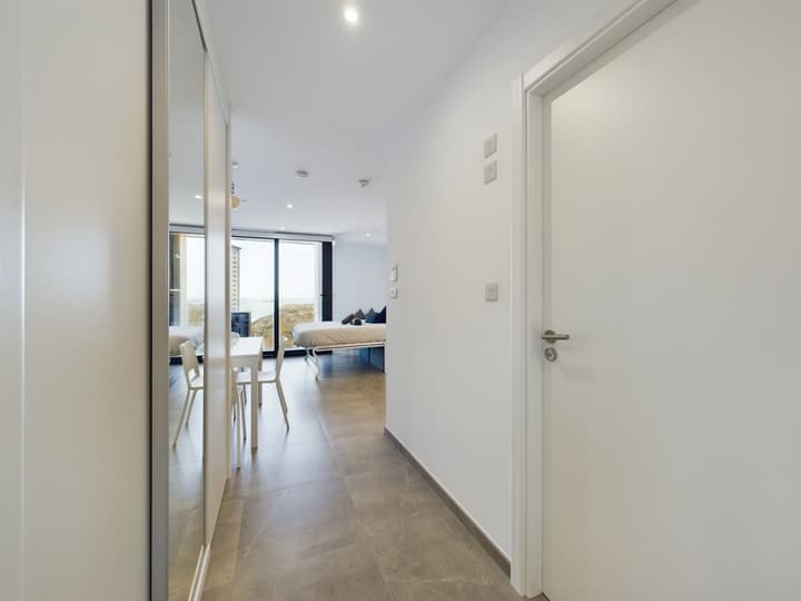 E1 18th Floor Studios - Scenic Sea & Beach Views
