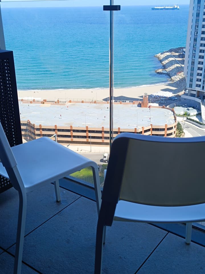 E1 18th Floor Studios - Scenic Sea & Beach Views