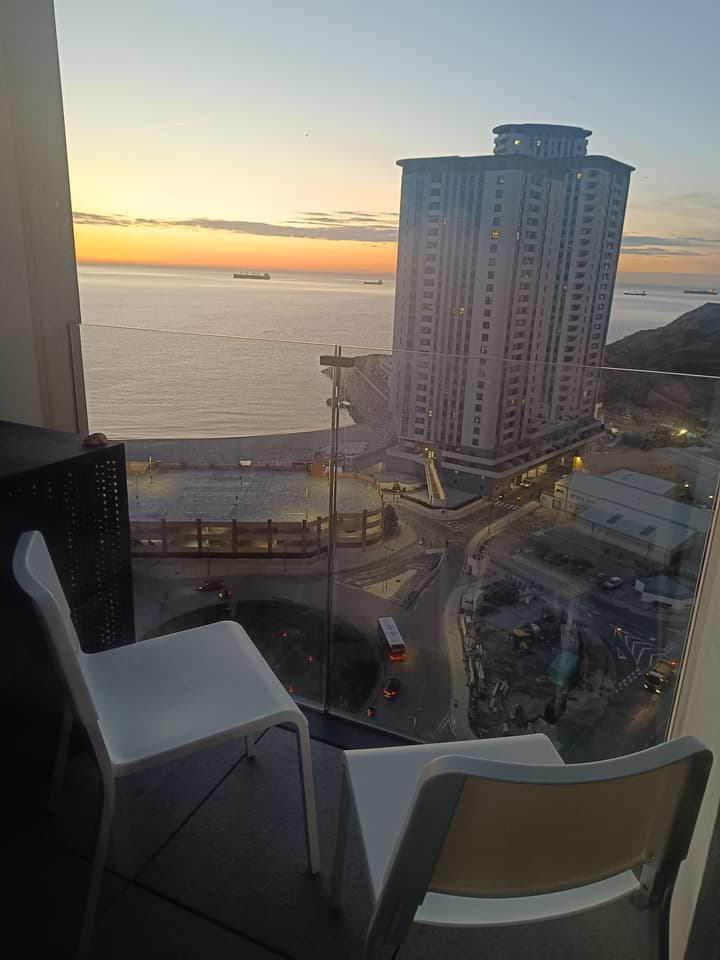 E1 18th Floor Studios - Scenic Sea & Beach Views