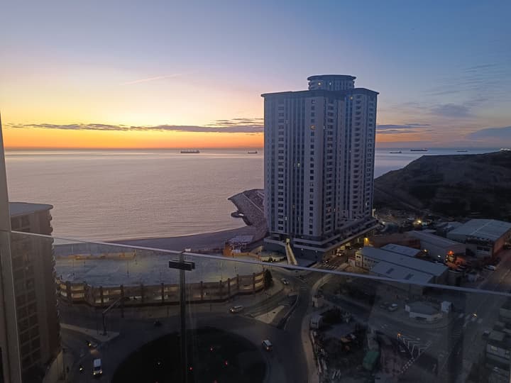 E1 18th Floor Studios - Scenic Sea & Beach Views