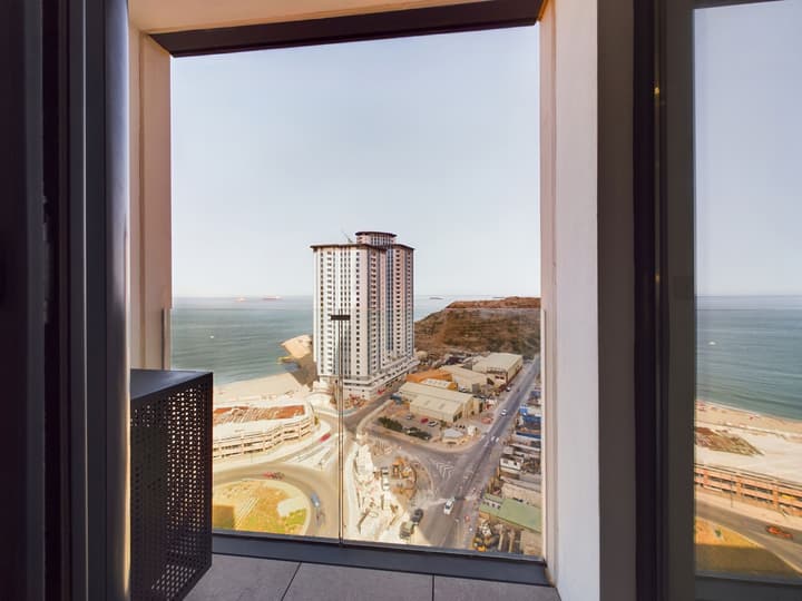 E1 18th Floor Studios - Scenic Sea & Beach Views