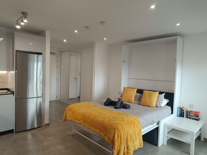 E1 18th Floor Studios - Scenic Sea & Beach Views