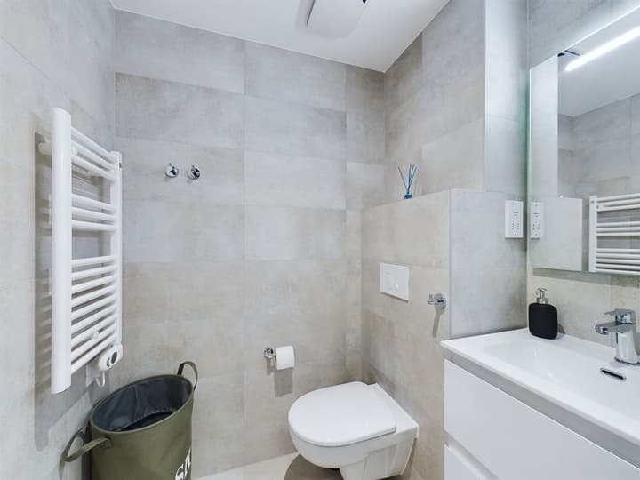 E1 18th Floor Studios - Scenic Sea & Beach Views