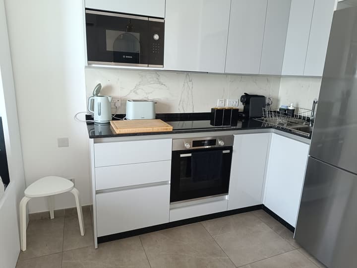 E1 18th Floor Studios - Scenic Sea & Beach Views