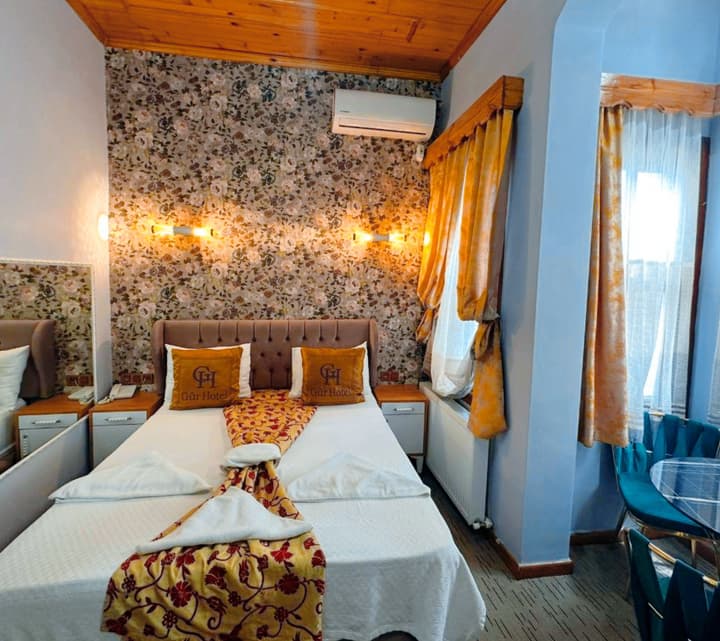 GUR ROYAL HOTEL