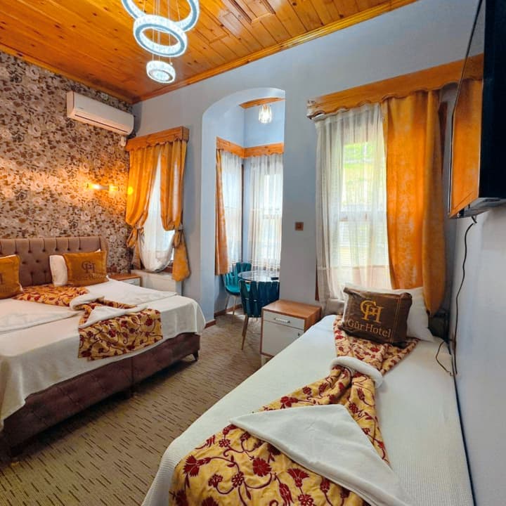 GUR ROYAL HOTEL