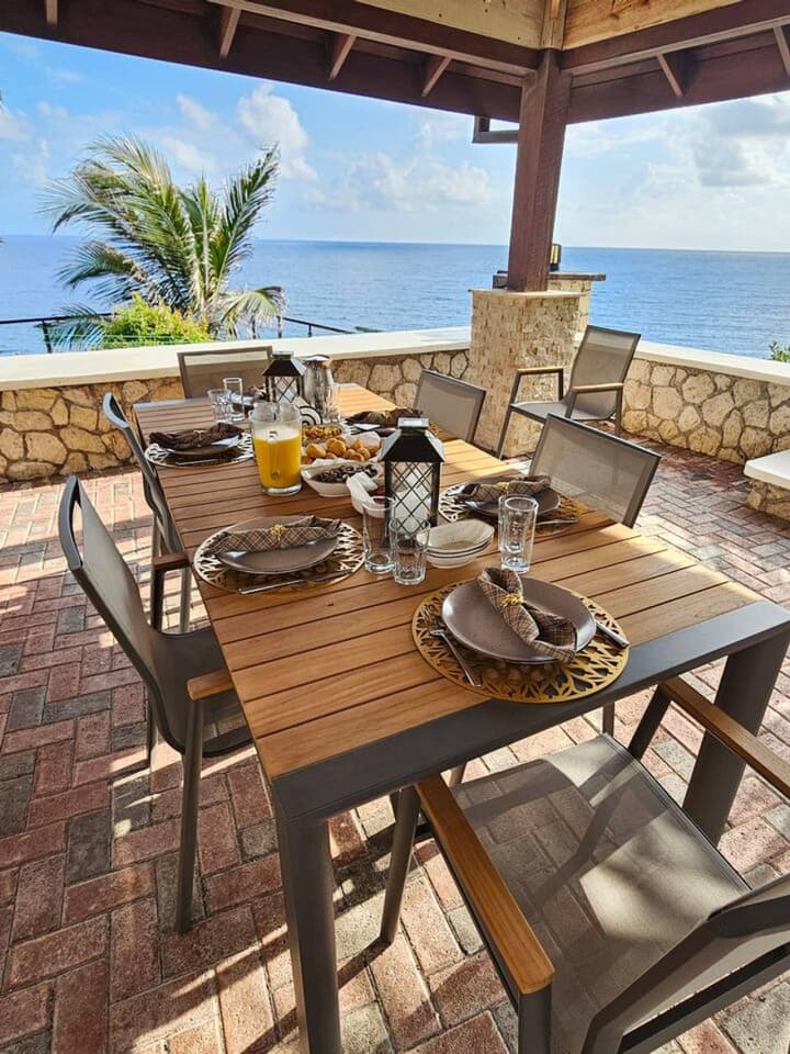 Breathtaking Oceanfront Luxe Villa in Tower Isle Jacuzzi Pool Fully Staffed