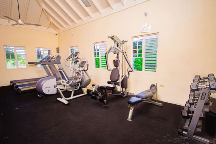 Adorable Beach House in Drax Hall Gated Pool Gym