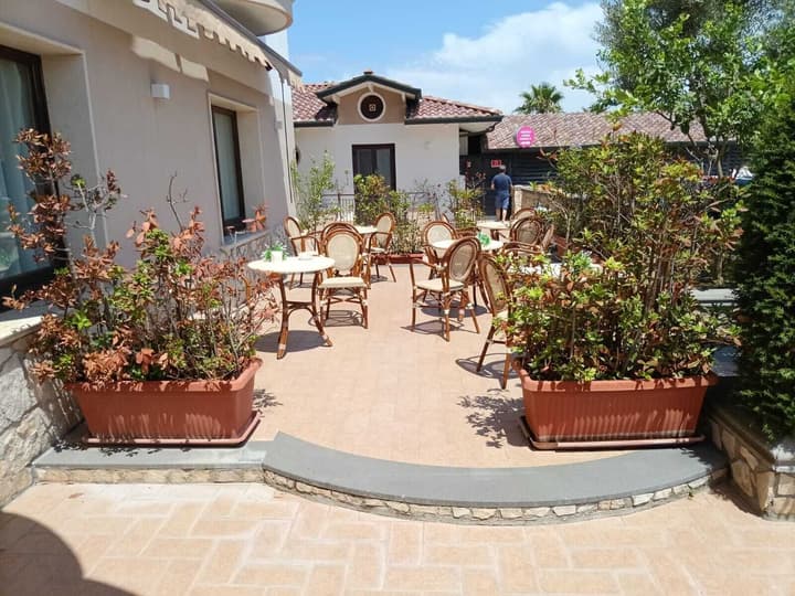HOTEL LA FAYETTE LICOLA