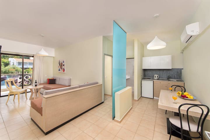 Sunny Days Hotel