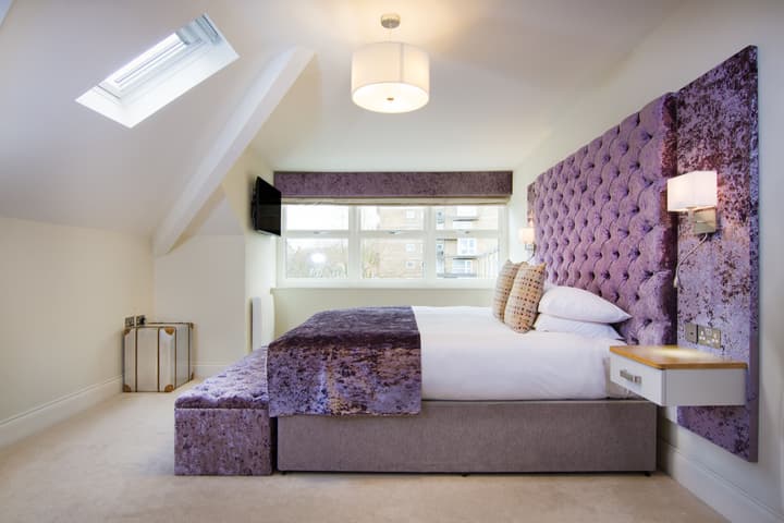 White Hart Hotel & Apartments